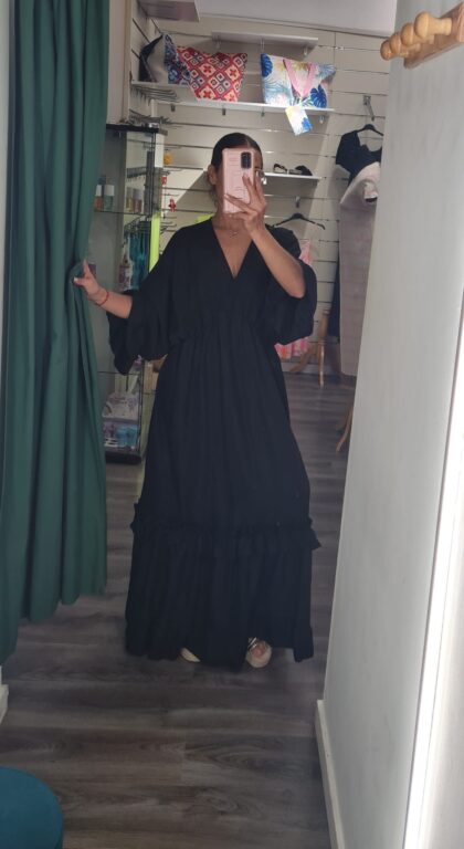 vestido negro con mangas