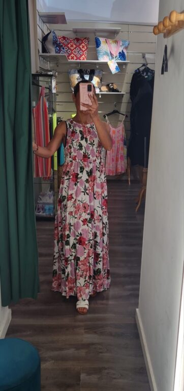 vestido flores fondo blanco