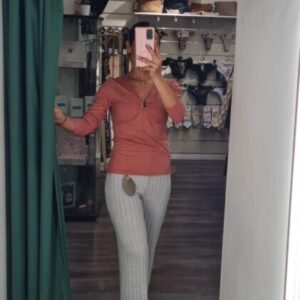 camiseta termica rosa escote pecho