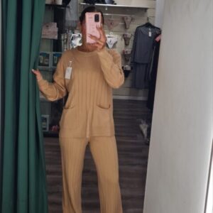 conjunto camel bolsillos