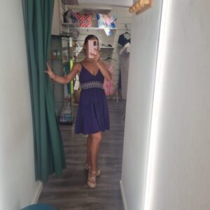 vestido morado con cascos