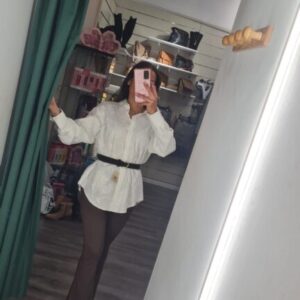 camisa blanca con lentejuelas