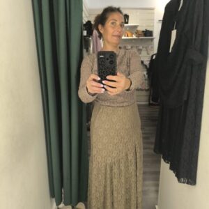 falda encaje topo