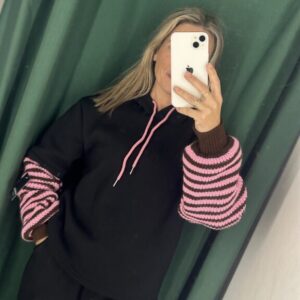 sudadera negra rayas marron