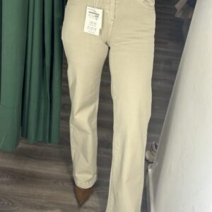 vaqueros beige clsro con cinturón