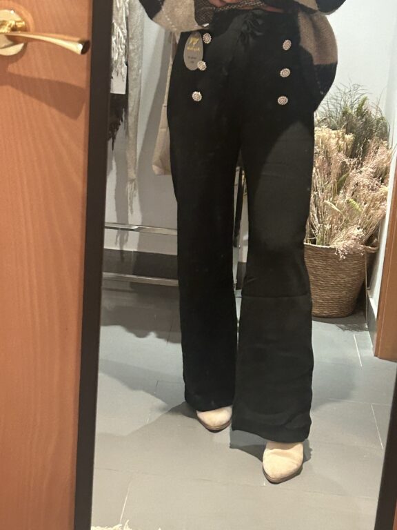 pantalon punto botones negro