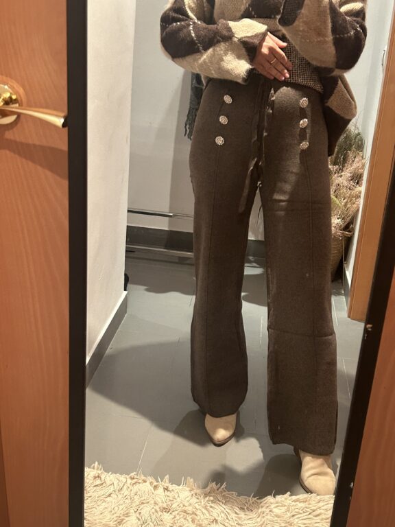 pantalón punto botones marron