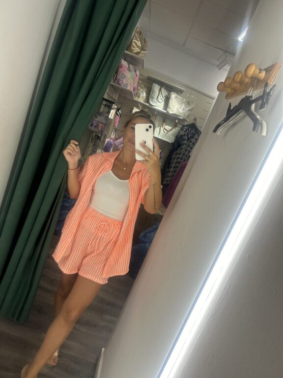 conjunto naranja rayas