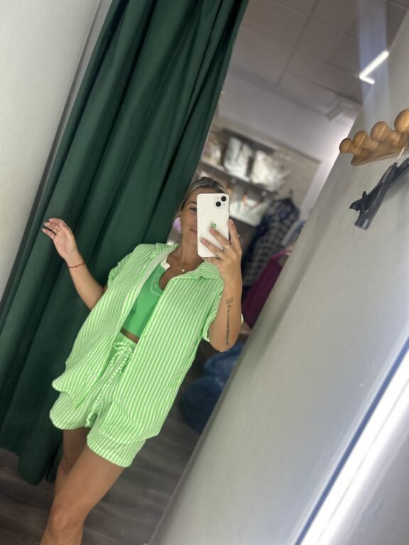 conjunto verde rayas