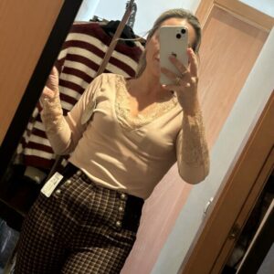 camiseta termica rosa encaje