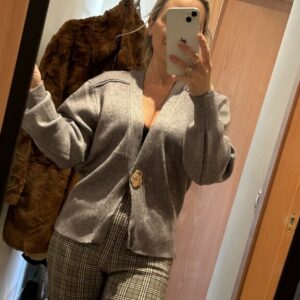 rebeca gris piedra dorado