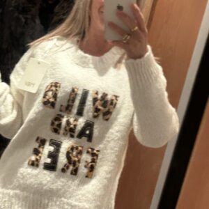 jersey blanco letras leopardo