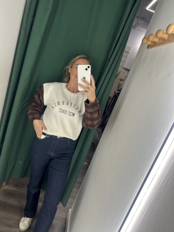 jersey blanco mangas cuadros burdeos