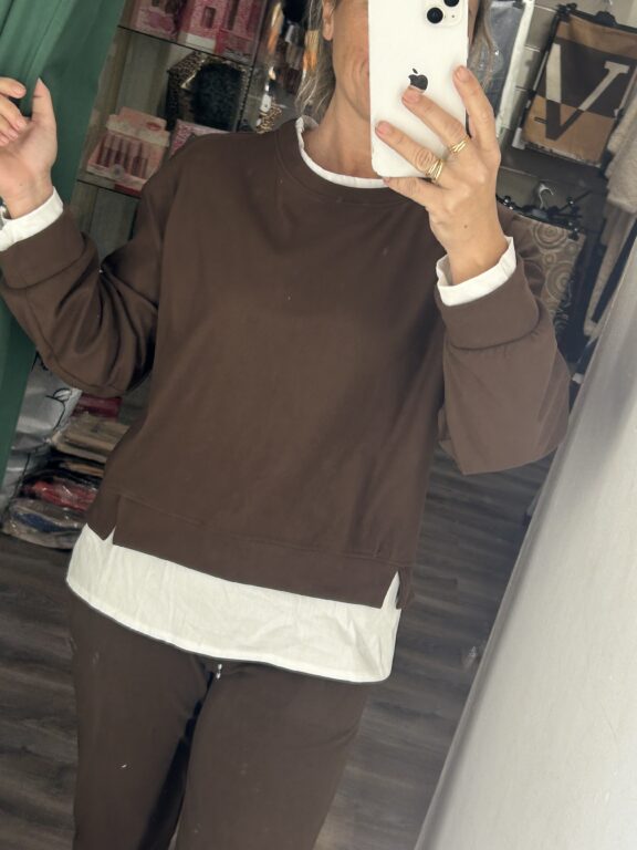 sudadera marron con camisa