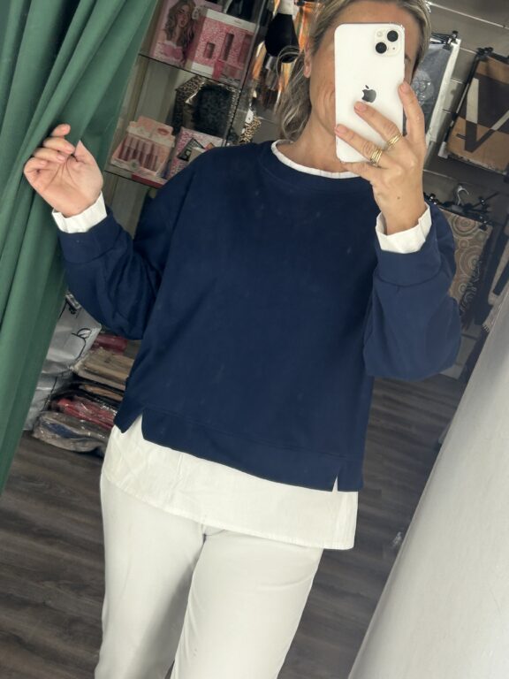 sudadera azul marino con camisa