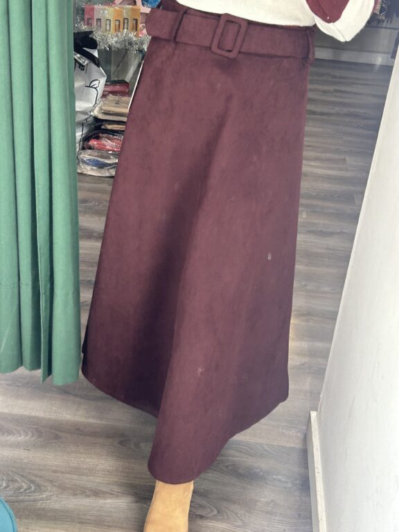 falda antelina burdeos