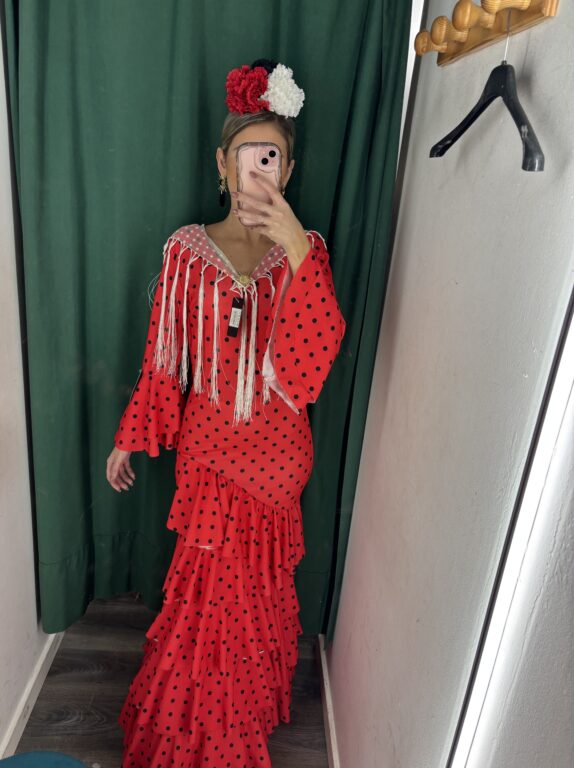 vestido rojo lunaritos negro