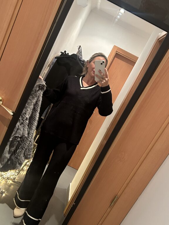 conjunto punto negro raya blanca