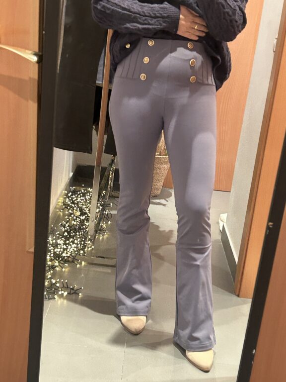 legins boton gris celeston