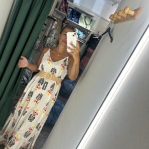 vestido blanco con florecitas fluor