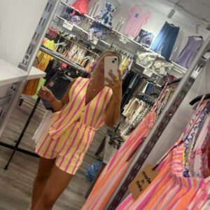 conjunto chalequillo fucsia y amarillo