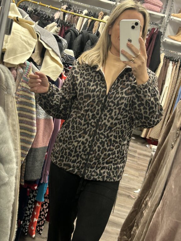 chaqueta leopardo marron