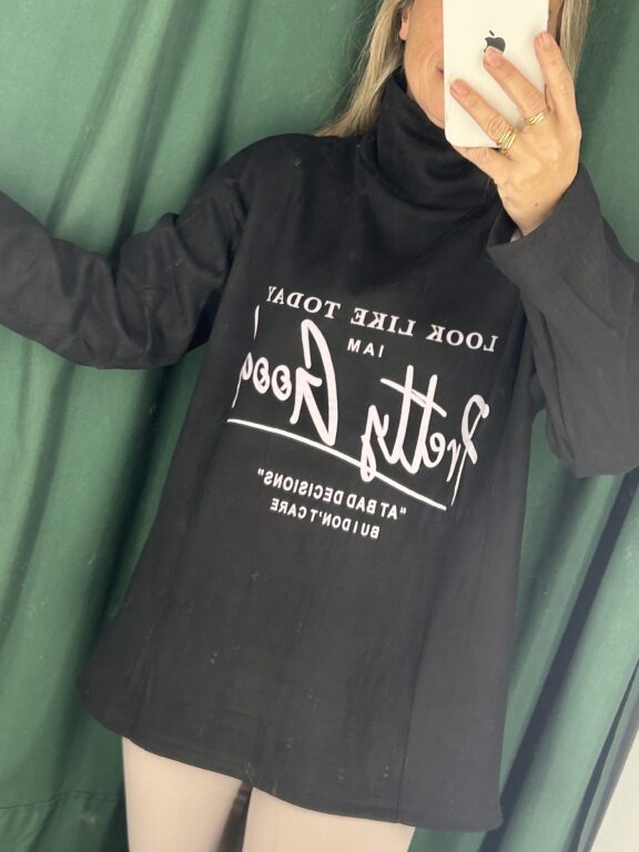 sudadera negra letras promoción