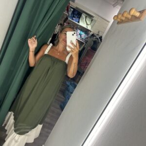 vestido verde tiranta fruncida beige
