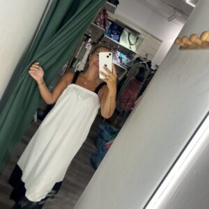 vestido blanco tiranta fruncida negra