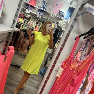 vestido hombrera amarillo fluor