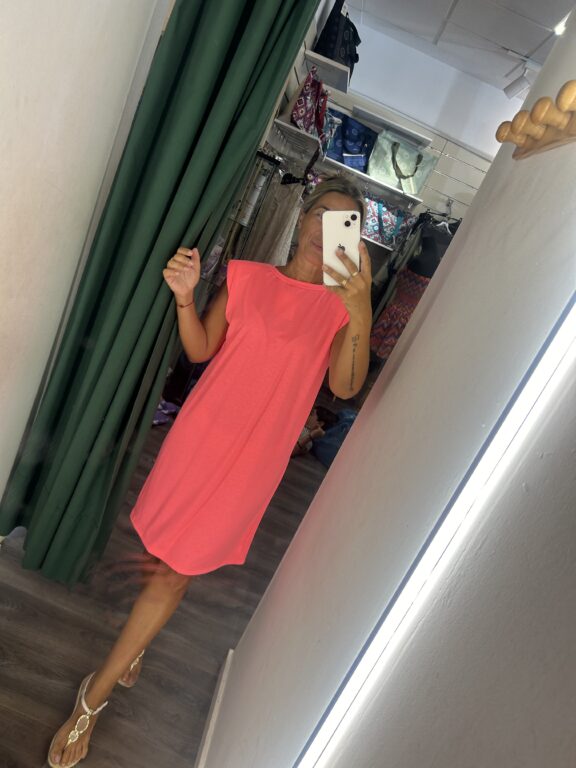vestido hombrea fucsia