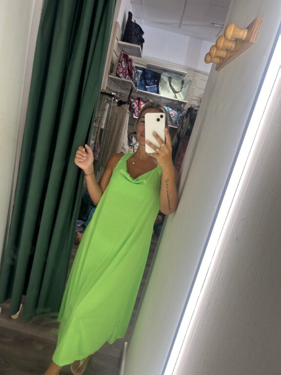vestido verde fluor cruzado espalda