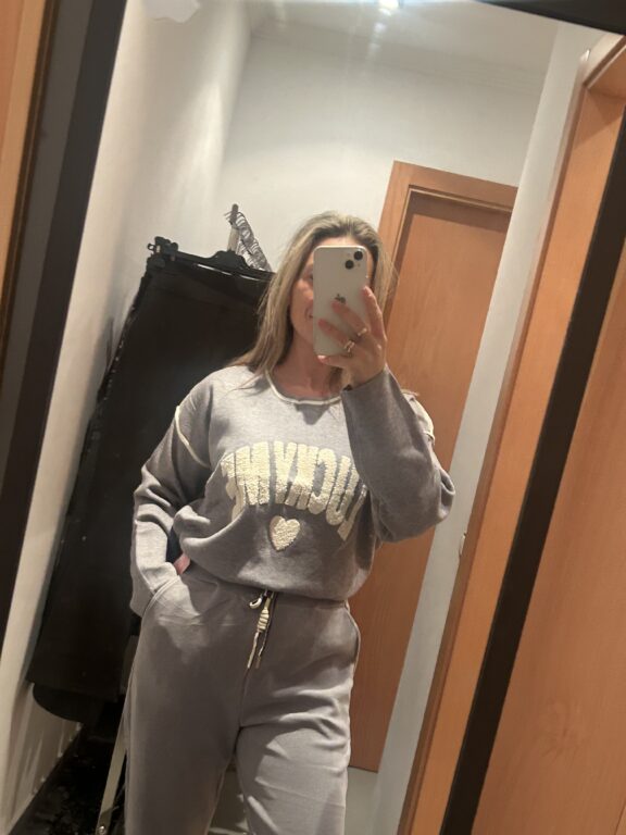 jersey gris letras beige