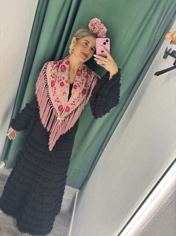 manton cantillana rosa maquillaje