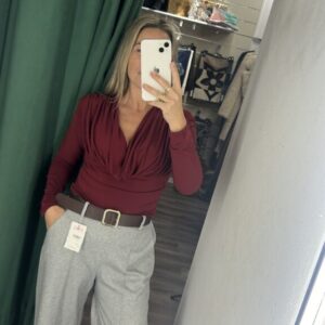 body burdeos pecho caido escote