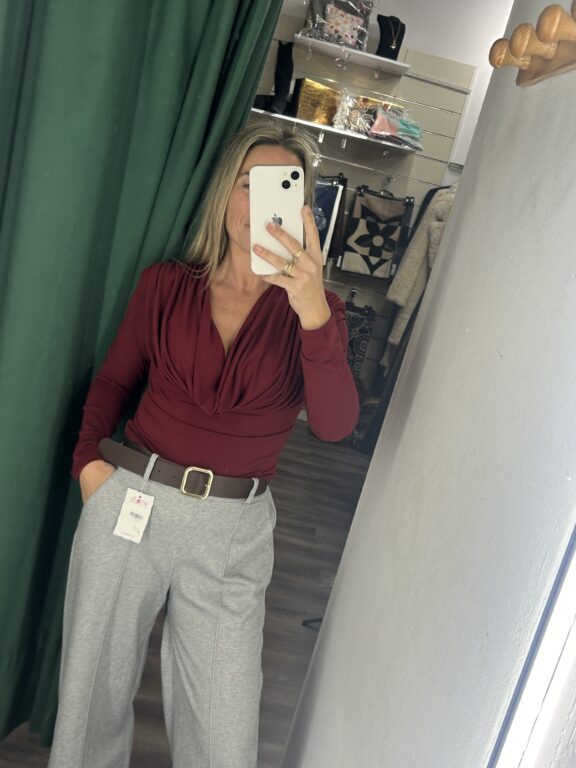 body burdeos pecho caido escote