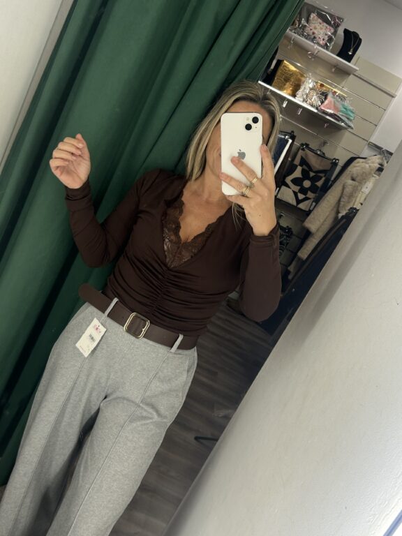 body escote encaje marrón