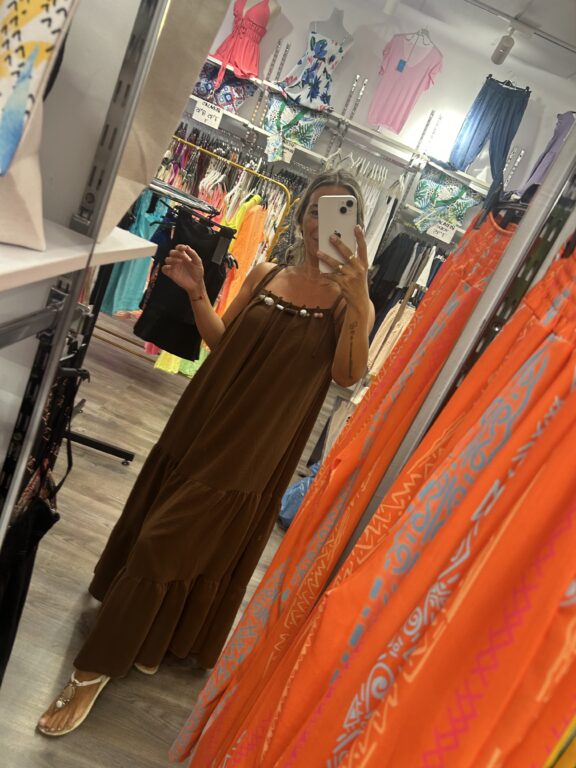 vestido conchas marron