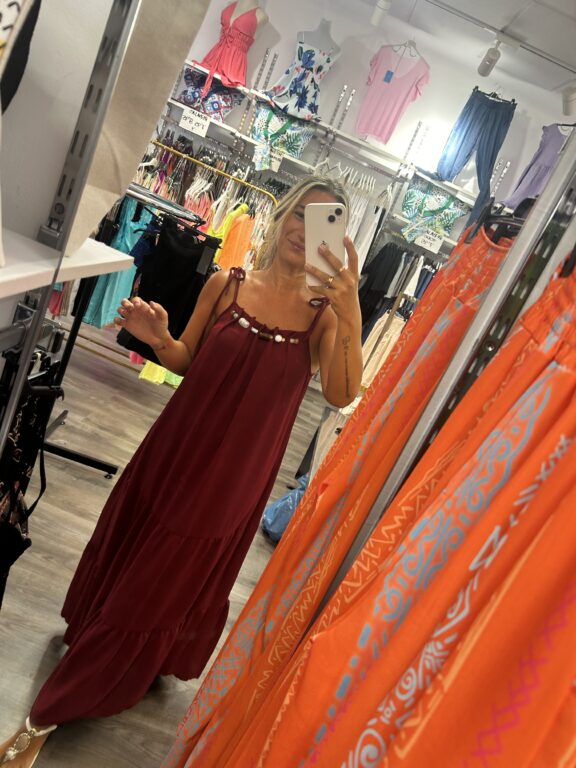 vestido concha burdeos