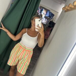 camiseta blanca con cascos