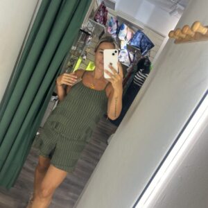 mino plisado verde corto