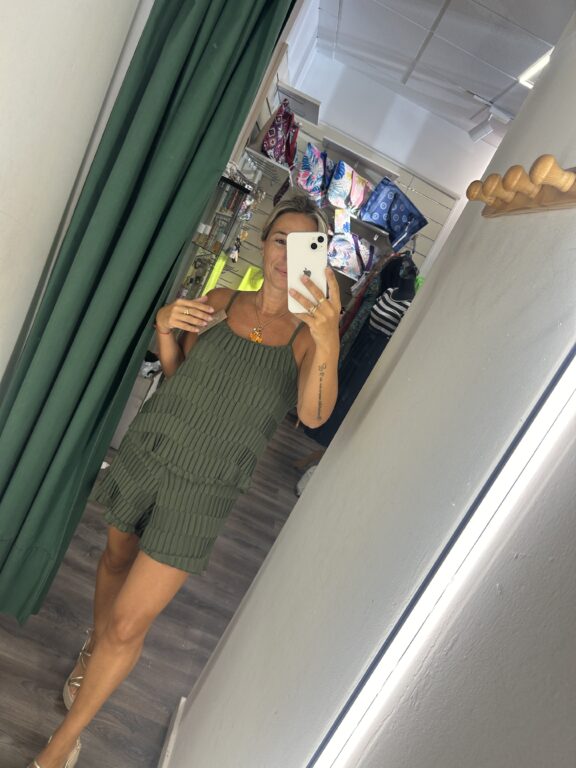 mino plisado verde corto