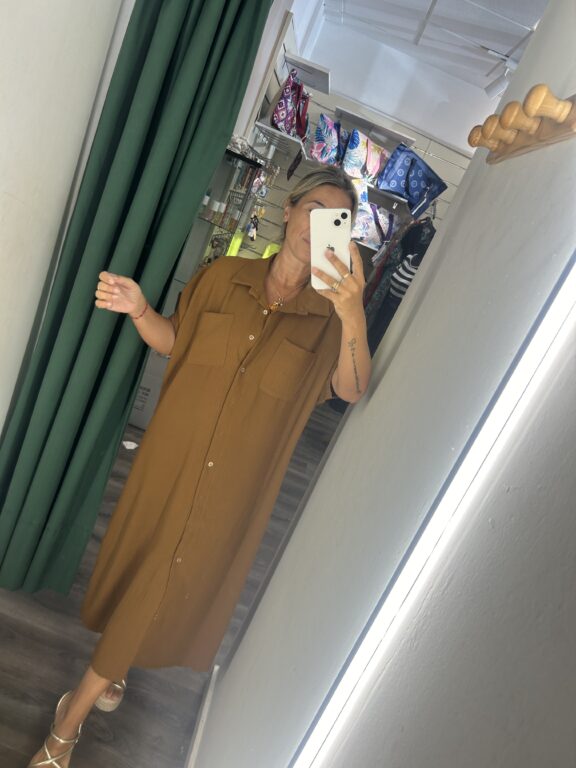 vestido camisero camel