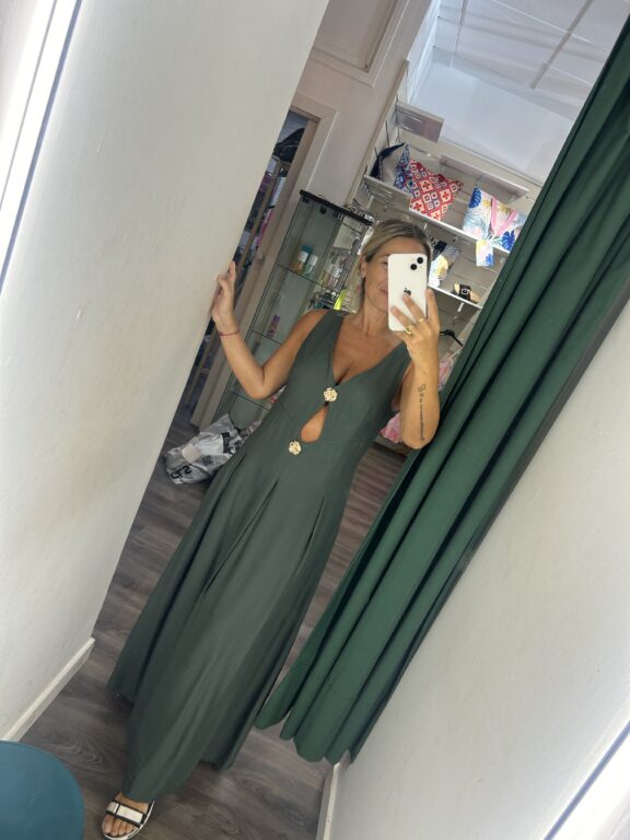 vestido verde botones dorado dos