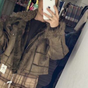 chaqueta corta marron yan