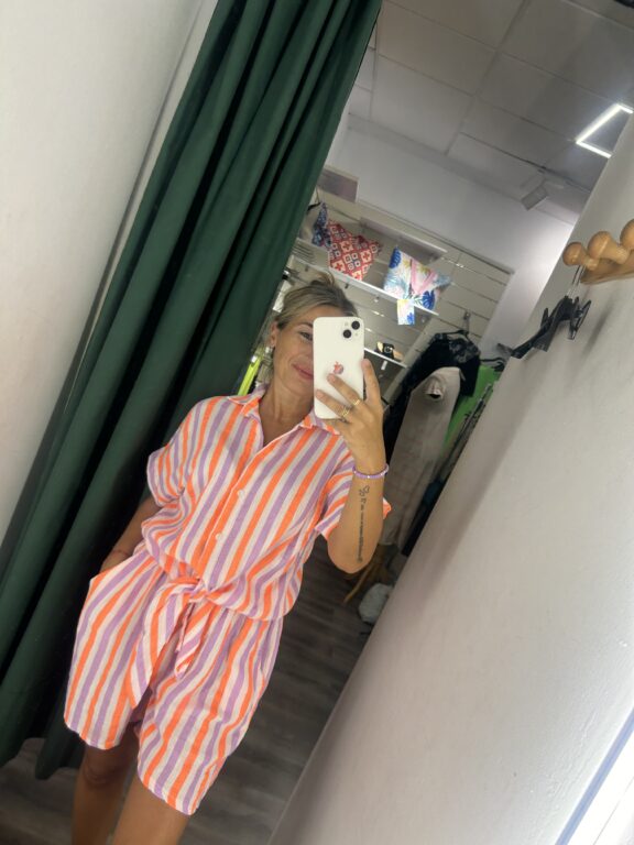 conjunto raya lila y naranja manga corta