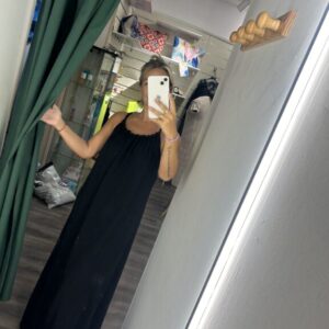 vestido negro bolitas espalda