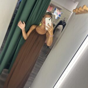 vestido marron bolitas espalda
