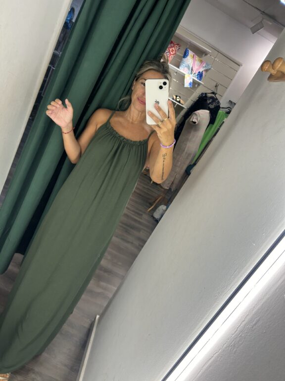vestido verde bolitas espalda