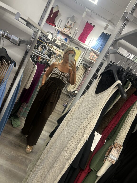 mono marron nuevo